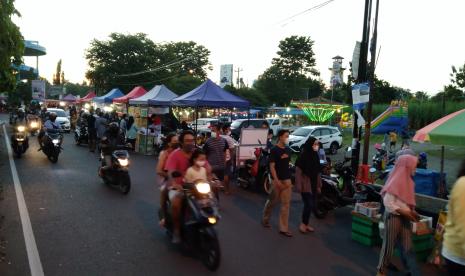 Suasana lokasi ngabuburit di kompleks Stadion Maguwoharjo.