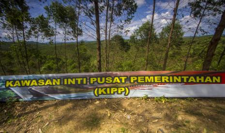 Suasana lokasi yang akan menjadi Kawasan Inti Pusat Pemerintahan (KIPP) Ibu Kota Negara (IKN) Nusantara di Kecamatan Sepaku, Kabupaten Penajam Paser Utara, Kalimantan Timur, Selasa (19/4/2022). Pemerintah akan mengalokasikan pagu indikatif anggaran belanja pada Anggaran Pendapatan dan Belanja Negara (APBN) tahun 2023 sebesar Rp27 triliun hingga Rp30 triliun, untuk pembangunan IKN Nusantara di Kalimantan Timur.