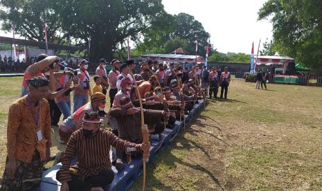 Suasana lomba jemparingan di Benteng Vastenburg, Kota Solo.