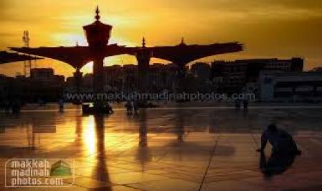 Ancaman Bagi Orang yang Menipu Penduduk Madinah. Foto: Suasana Madinah di pasa Subuh saat ini.