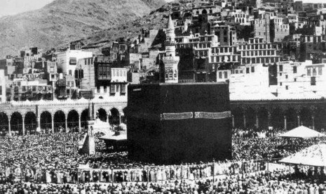 Perjalanan Syekh Yusuf dengan Pemuda Zuhud ke Madinah. Foto: suasana Makkah di masa puncak musim haji tempo dulu