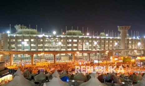 Suasana malam hari di komplek jamarat di Mina, Selasa (13/9) malam. (Republika/Amin Madani)