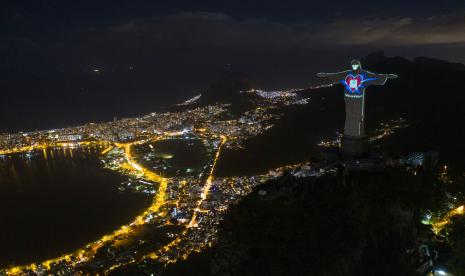 Suasana malam Kota Rio de Janeiro, Ahad (3/5). Kementerian Kesehatan Brasil melaporkan 4.588 kasus baru virus corona dan 275 kematian selama 24 jam terakhir. 