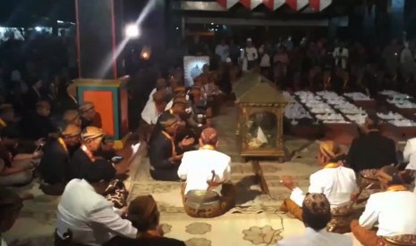 Suasana malam selikuran di Keraton Kasunanan Surakarta Hadiningrat, Solo