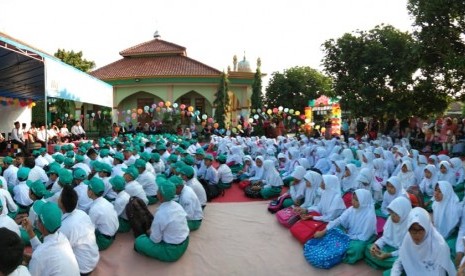 Suasana Masa Pengenalan Lingkungan Sekolah (MPLS) di Sekolah Dasar Terpadu (SDT) Bina Ilmu Parung, Bogor.