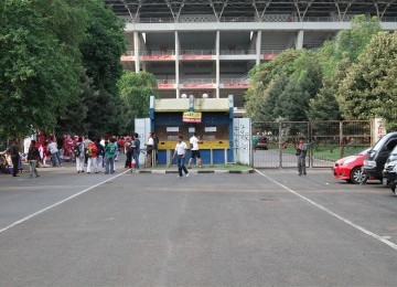 Suasana masih tampak sepi di sekitar GBK Dua jam sebelum Kick of Indonesia vs Kamboja, Senin, 7/11. (Republika Online/fafa)