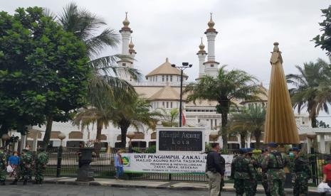 Suasana Masjid Agung Tasikmalaya, Rabu (12/5). 