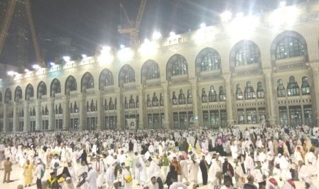 Suasana Masjid al-Haram usai Shalat Shubuh, Jumat (18/8)