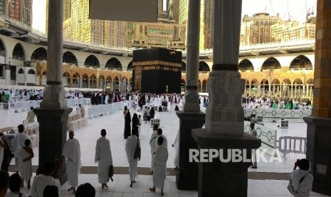 Suasana Masjid Al-Haram yang ramai dengan jamaah umrah, Rabu pagi (26/7). 