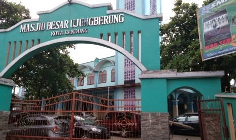 Suasana Masjid Besar Kaum Ujungberung, Jalan A.H. Nasution, Bandung, Rabu (16/5). 