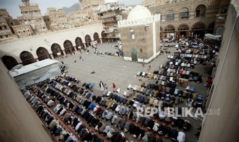 Suasana masjid di Sanaa, Yaman. 