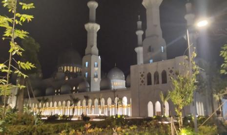  Suasana Masjid Zayed Solo jelang pembukaan untuk ibadah itikaf, Selasa (11/4/2023) malam.