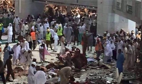 Suasana Masjidil Haram ketika crane jatuh dan menimpa jamaah.