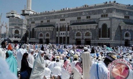 Suasana Masjidil Haram menjelang shalat Jumat (4/10) 2013.