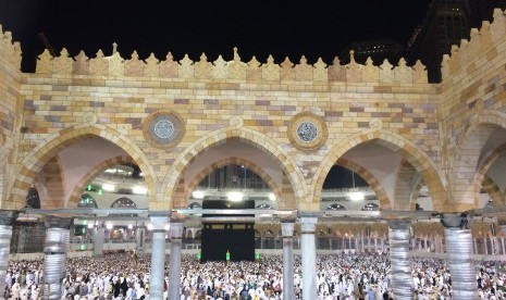 Suasana Masjidil Haram selepas isya, Ahad (5/3).