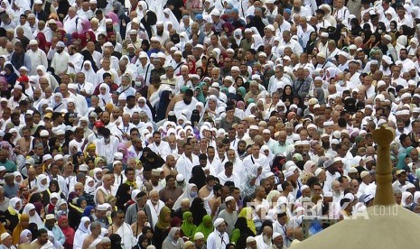 Suasana Masjidil Haram yang dipadati jamaah umrah dari berbagai negara, Makkah, Senin (24/2) lalu. Pemerintah Arab Saudi menghentikan jamaah umrah memasuki wilayah negaranya untuk menghindari penyebaran virus covid-19. 