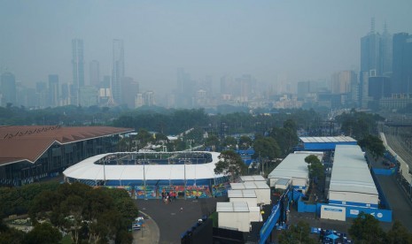 Suasana Melbourne Park, lokasi Australia Open saat diselimuti kabut asap.