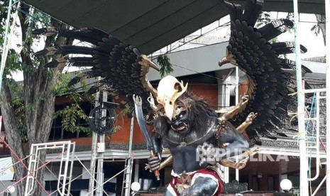 Suasana menjelang pawai ogoh-ogoh menyambut Nyepi di Bali. Ini adalah hari terakhir masyarakat Bali beraktivitas di siang hari sebelum melakukan Catur Brata Penyepian.