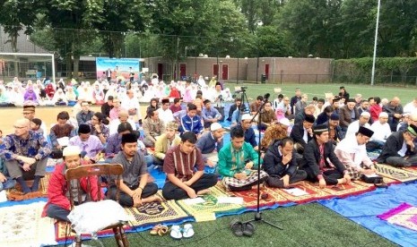 Suasana menjelang shalat Idul Fitri