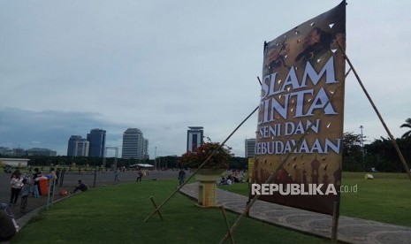 Suasana Monas Jumat (1/12) sore hari menjelang aksi reuni 212 Sabtu besok