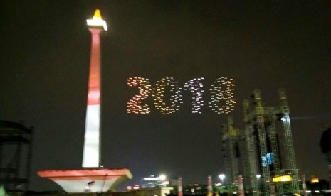 Suasana Monas sesaat setelah Presiden Jokowi memulai countdown (hitung mundur) Asian Games 2018 di Jakarta, Jumat (18/8) malam.