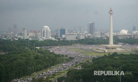 Suasana Monumen Nasional dan lautan manusia pada aksi Bela Palestina, Ahad (17/12)