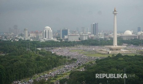 Suasana Monumen Nasional dan lautan manusia pada aksi Bela Palestina, Ahad (17/12)