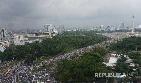 Suasana Monumen Nasional dan lautan manusia pada aksi Bela Palestina, Ahad (17/12)