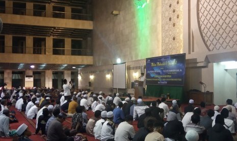 Suasana muhasabah menyambut pergantian Tahun Baru 2019 di Masjid Istiqlal, Jakarta, Senin (31/12)