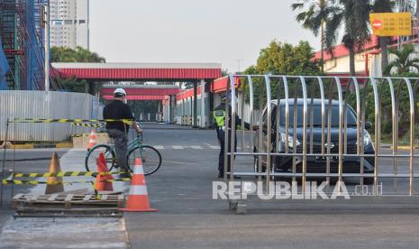 Suasana pabrik LG di kawasan MM 2100, Cibitung, Kabupaten Bekasi, Jawa Barat, Rabu (26/8/2020). Pemerintah Kabupaten Bekasi memberhentikan sementara aktivitas pabrik selama 14 hari akibat 242 karyawan terpapar COVID-19. 