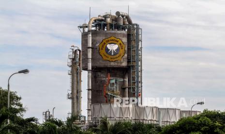 Suasana pabrik PT Pupuk Iskandar Muda (PIM) yang terhenti operasionalnya karena terkendala bahan baku di Kecamatan Dewantara, Aceh Utara, Aceh, Kamis (24/6/2021). PT PIM anak perusahaan PT Pupuk Indonesia (Persero) terpaksa menghentikan operasional pabrik karena terkendala pasokan gas bahan utama pembuatan pupuk dari PT Medco E&P Malaka Blok A, dengan kebutuhan gas 51 MMbtu (million british thermal units) per produksi. 