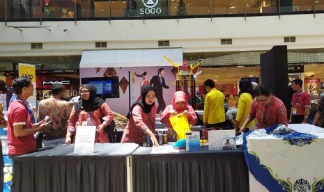 Suasana pameran yang digelar Fakultas Teknik Universitas Indonesia, di PIM 2, Jakarta, Jumat (8/11). 