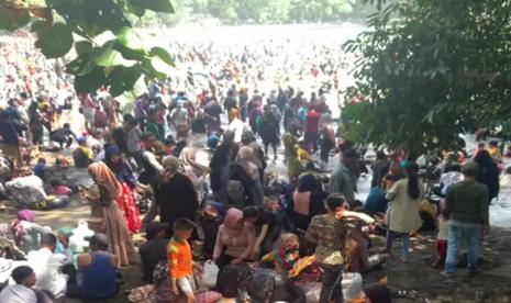 Suasana Pantai Batukaras di Kabupaten Pangandaran, Sabtu (15/5).