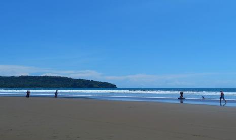 (ILUSTRASI) Suasana Pantai Pangandaran di Kabupaten Pangandaran, Jawa Barat. 