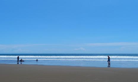 Suasana Pantai Pangandaran di Kabupaten Pangandaran. Perhimpunan Hotel dan Restoran Indonesia (PHRI) Kabupaten Pangandaran mencatat okupansi hotel selama momen Natal dan tahun baru (Nataru) di luar ekspretasi. Wisatawan yang menginap di hotel mengalami penurunan signifikan dibandingkan momen Nataru sebelumnya.