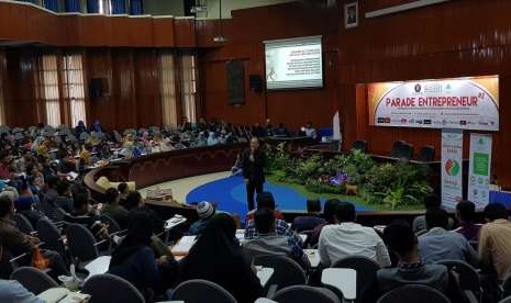 Suasana parade etrepreneur BMH di Universitas Brawijaya, Malang, Sabtu (19/9).