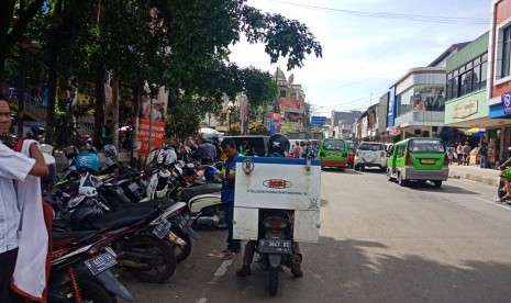 Sebuah kajian menyebut Kota Bogor cocok dilintasi kendaraan sejenis trem. Foto salah satu sudut Kota Bogor di Jalan Suryakencana (ilustrasi)