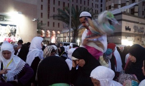 Suasana 'pasar kaget' disekitar masjid Nabawi, Arab Saudi