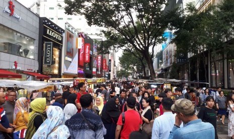 Suasana Pasar Nyeongdong, yang merupakan Blok M-nya Korsel.