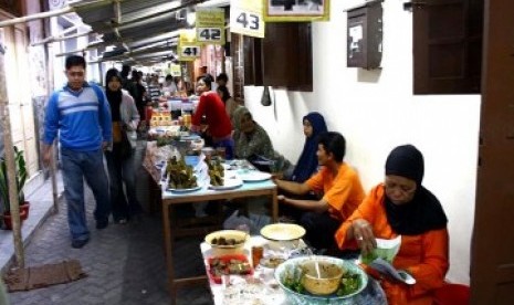 Suasana pasar sore Ramadhan Kauman