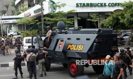 Suasana pasca ledakan bom di Sarinah, Jakarta, Kamis (14/1). 