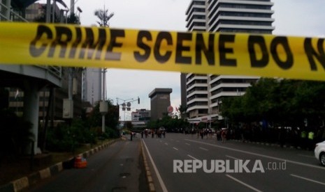 Suasana pasca-ledakan bom di kawasan Sarinah, Jakarta, Kamis (14/1).  (Republika/Yogi Ardhi)