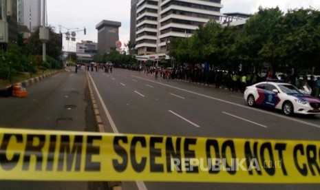 Suasana pasca-ledakan bom di kawasan Sarinah, Jakarta, Kamis (14/1).  (Republika/Yogi Ardhi)