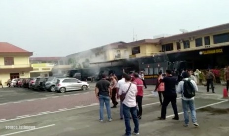 Suasana pascaledakan diduga bom di Polrestabes Medan, Sumatra Utara