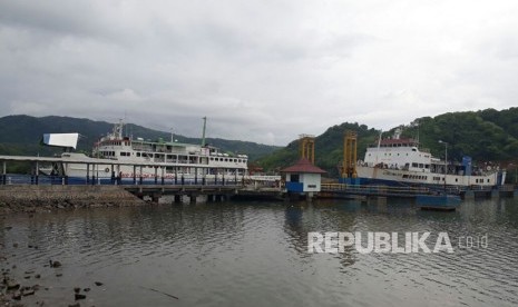 Suasana Pelabuhan Lembar, Kabupaten Lombok Barat, Nusa Tenggara Barat (NTB) pada Rabu (29/11) sore terpantau lengang. 