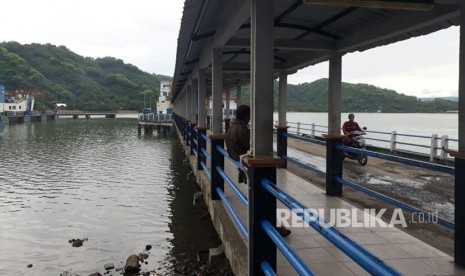 Suasana Pelabuhan Lembar, Kabupaten Lombok Barat, Nusa Tenggara Barat (NTB) pada Rabu (29/11) sore terpantau lengang. 