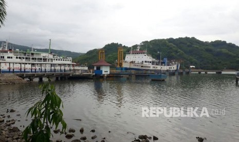 Suasana Pelabuhan Lembar, Kabupaten Lombok Barat, Nusa Tenggara Barat (NTB) pada Rabu (29/11) sore terpantau lengang. 