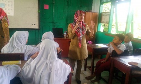 Suasana pelatihan dokter cilik yang digelar SDT Bina Ilmu Parung, Bogor, Selasa (23/5). 