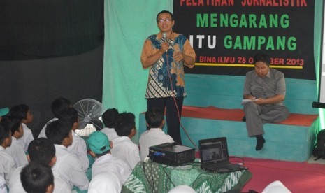 suasana pelatihan jurnalistik di sd terpadu bina ilmu parung bogor