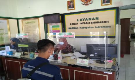 Suasana pelayanan di Kantor Baznas Indramayu.